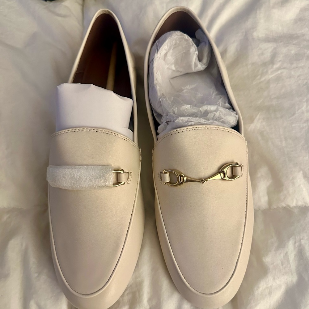 NWT Coach Haley Cream & Gold Slip-On Loafers Size 8 Leather